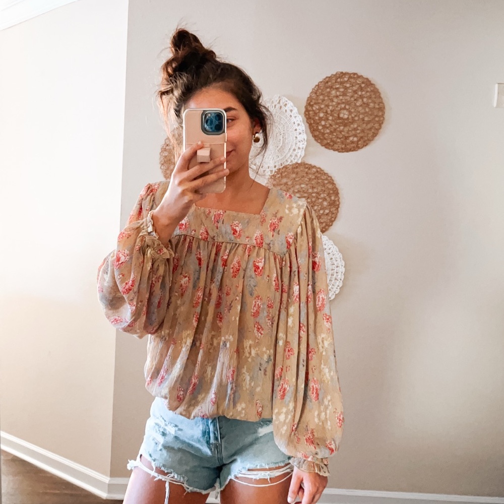 (easel) cutest tan floral square neck women’s long sleeve blouse size medium